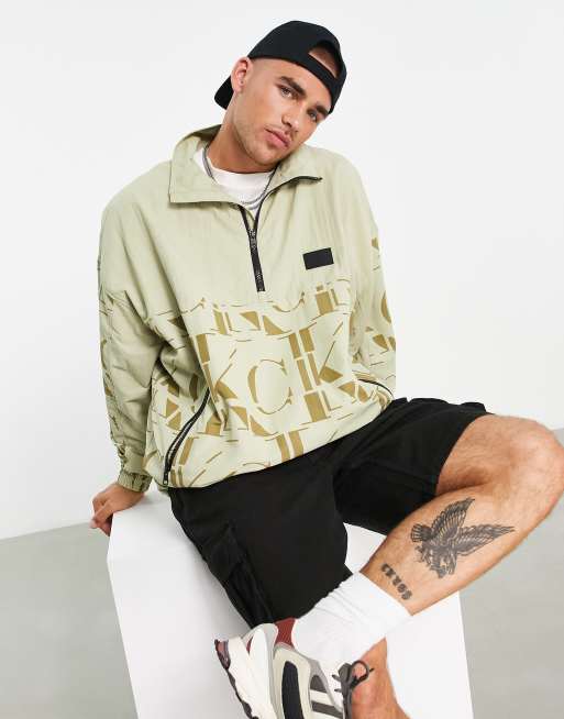 Chaqueta beis con estampado variado de Calvin Klein Jeans (parte de un conjunto)