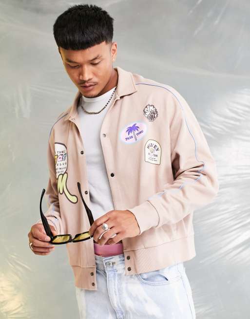 Chaqueta beis extragrande con estampados de estilo insignia de punto de ASOS DESIGN