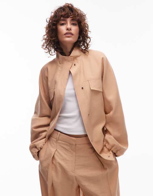 Chaqueta beis holgada con cuello alzado de tejido suave de Mango (parte de un conjunto)