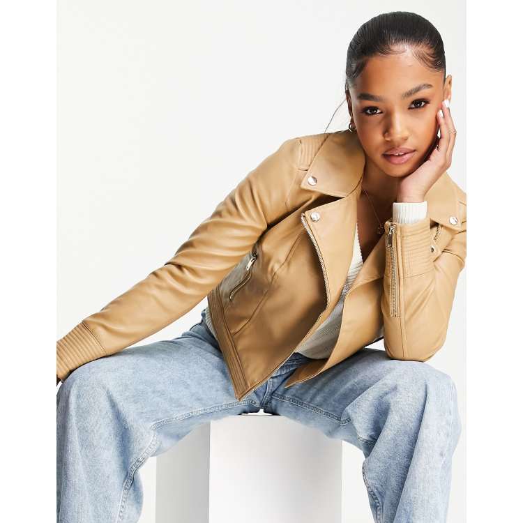 Chaqueta biker color camel de cuero sintetico de Miss Selfridge