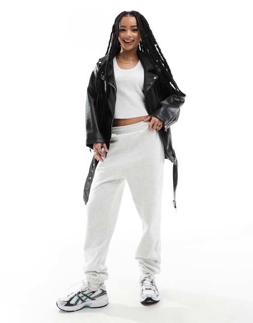Chaqueta biker larga negra extragrande de cuero sintético de ASOS DESIGN Petite, 3 de 4