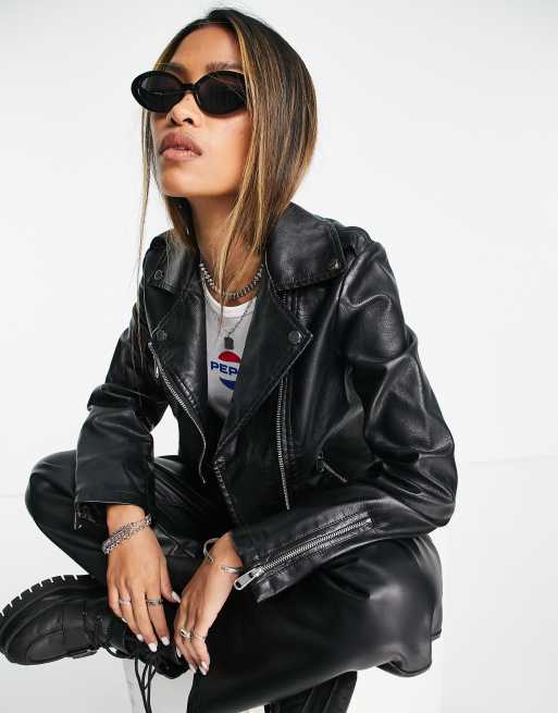 Chaqueta biker negra con cinturón de cuero sintético premium de New Look, 4 de 4