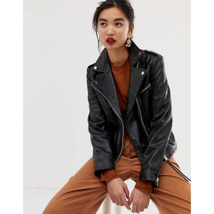 Chaqueta negra de cuero de Mango |