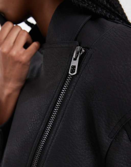 Chaqueta biker negra extragrande de estilo años 80 de tejido efecto cuero de ASOS DESIGN, 4 de 4