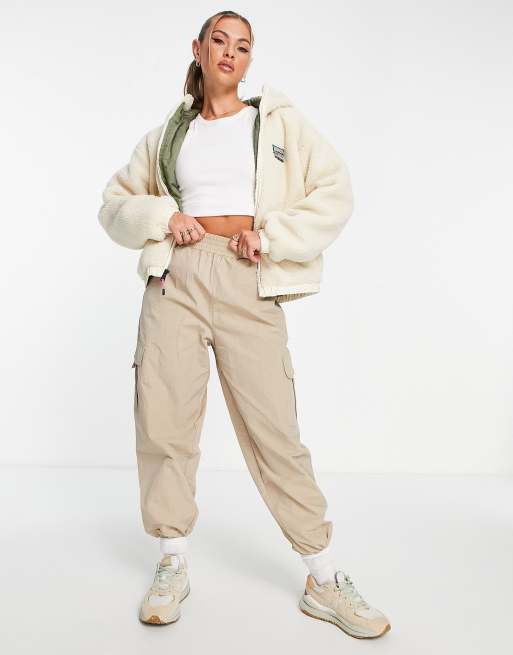 Chaqueta blanco hueso con capucha de borreguito A-Harness de Napapijri, 4 de 4