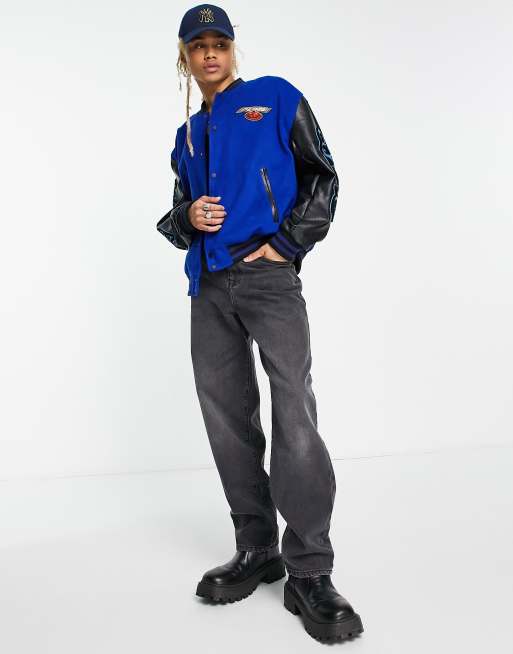 Chaqueta bomber azul extragrande de estilo universitario con parches de tejido efecto lana de ASOS DESIGN, 4 de 4