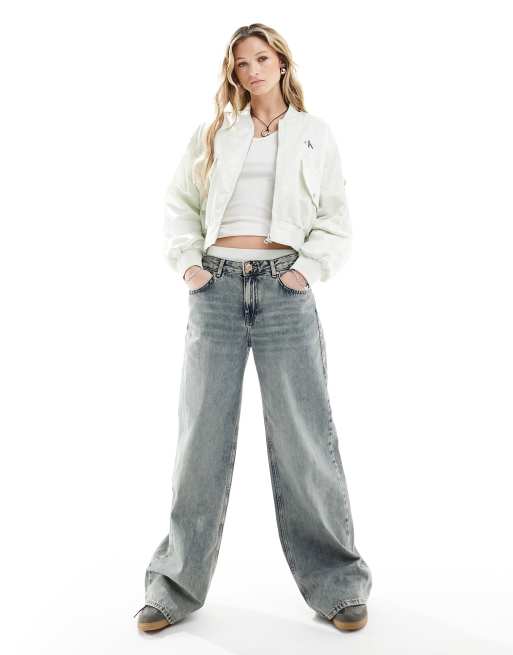 Chaqueta bomber blanca con cremallera de Calvin Klein Jeans, 2 de 4