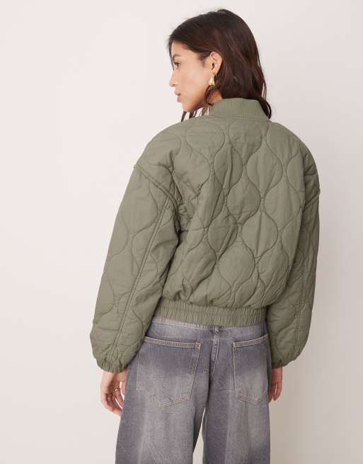 Chaqueta bomber caqui acolchada de New Look, 4 de 4