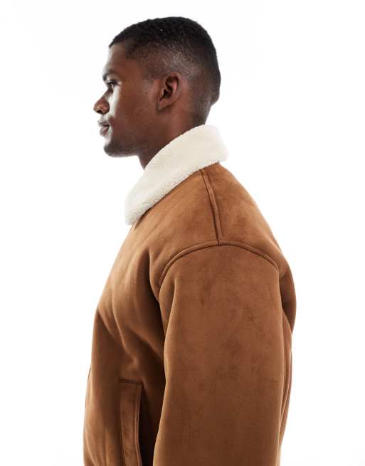 Chaqueta bomber color tostado de antelina con solapas de borreguito de Jack & Jones, 4 de 5
