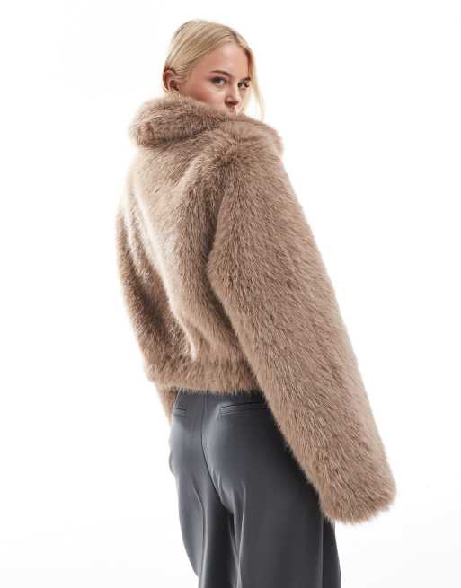 Chaqueta bomber color visón de piel sintética de ASOS DESIGN Tall, 3 de 4