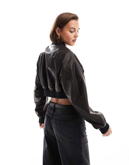Chaqueta bomber corta burdeos lavado de tejido efecto cuero de ASOS DESIGN, 3 de 4