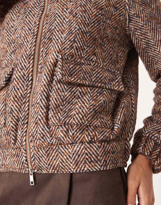 Chaqueta bomber corta marrón con diseño de espiga de Threadbare, 2 de 4