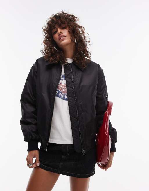 Chaqueta bomber corta negra de borreguito de Topshop