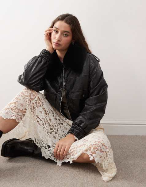 Chaqueta bomber corta negra de cuero sintético con ribete de piel sintética de Miss Selfridge - view 1