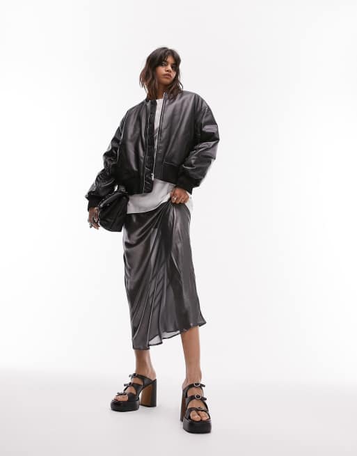 Chaqueta bomber corta negra de cuero sintético de Topshop