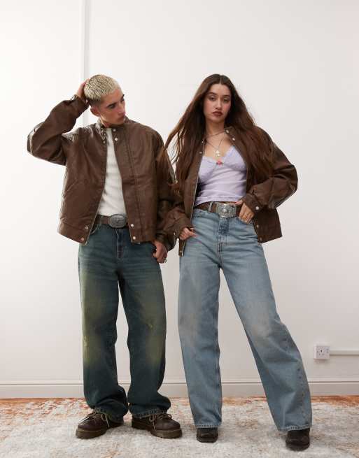 Chaqueta bomber dad unisex con logo de tejido efecto cuero lavado de Reclaimed Vintage, 2 de 4