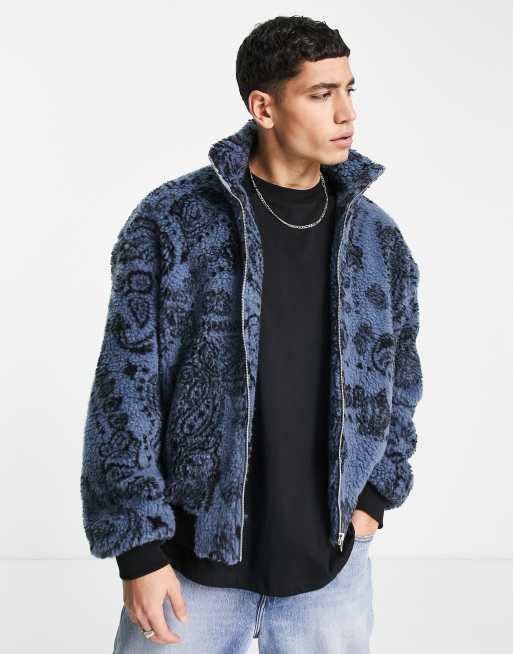 Chaqueta bomber extragrande con estampado de cachemir de borreguito de ASOS DESIGN