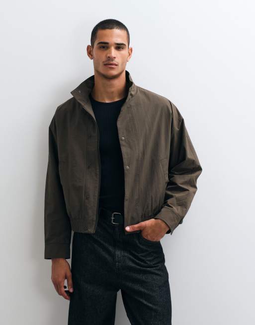 Chaqueta bomber ligera de cuello alto en marrón chocolate, 5 de 5