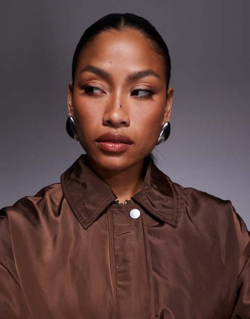 Chaqueta bomber marrón con bajo abullonado de River Island, 3 de 5