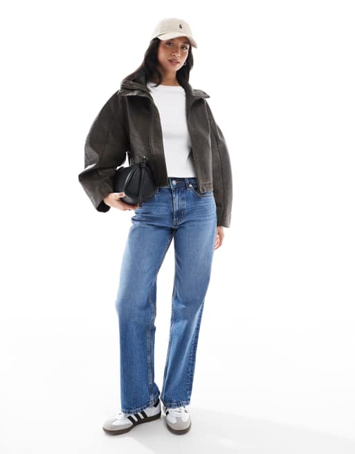 Chaqueta bomber marrón con cuello alzado de tejido efecto cuero de ASOS DESIGN Petite, 2 de 4