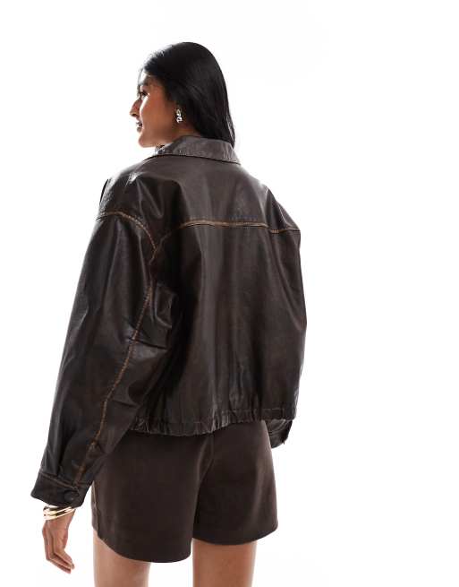 Chaqueta bomber marrón con lavado vintage de tejido efecto cuero de ASOS DESIGN, 4 de 4