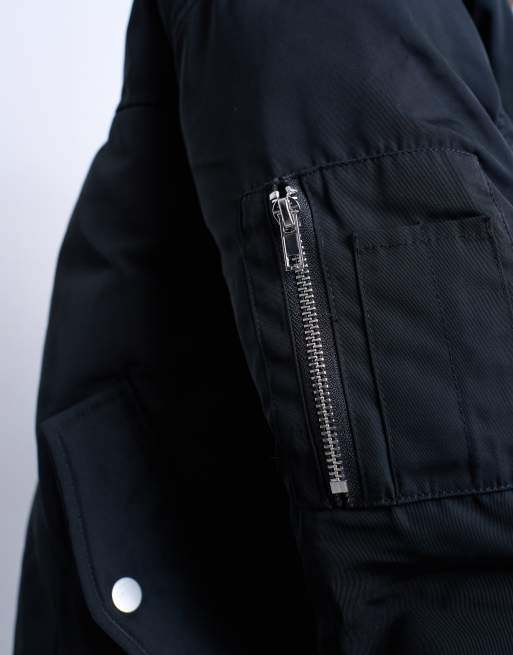 Chaqueta bomber negra acolchada con diseño híbrido de Topshop, 4 de 4