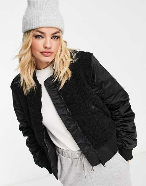 Chaqueta bomber negra de mezcla de borreguito y satén de Topshop