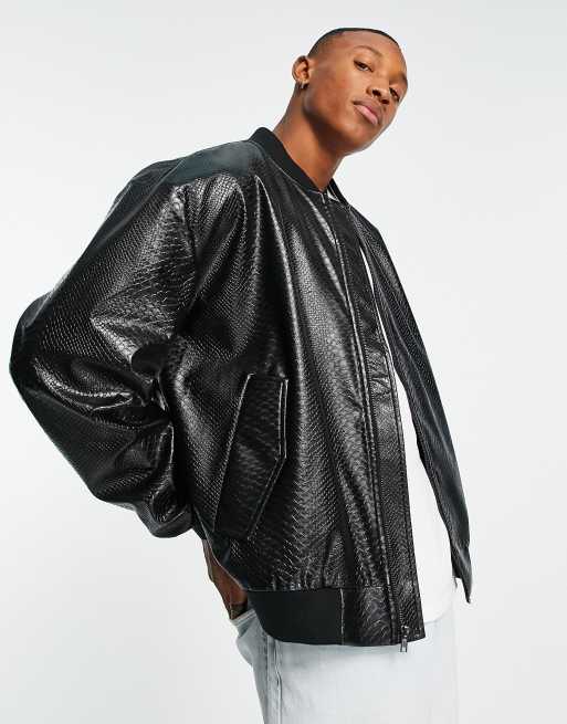 Insatisfecho Descubrimiento creativo Chaqueta bomber negra efecto piel de serpiente de corte extragrande de  cuero sintético de ASOS DESIGN | ASOS