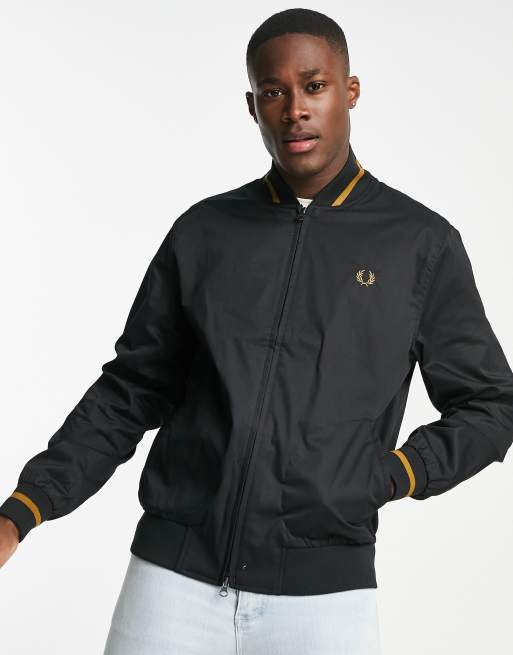 Chaqueta bomber negra estilo deportivo de Fred Perry