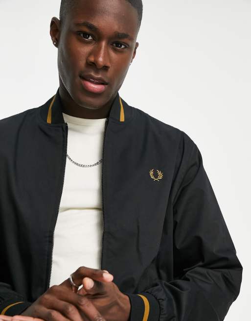 Chaqueta bomber negra estilo deportivo de Fred Perry