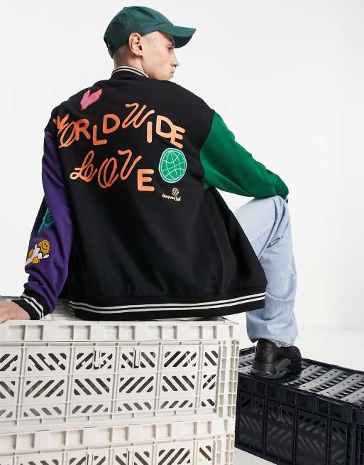 Chaqueta bomber negra extragrande con diseño color block con estampados y aplicaciones de insignias de ASOS Daysocial