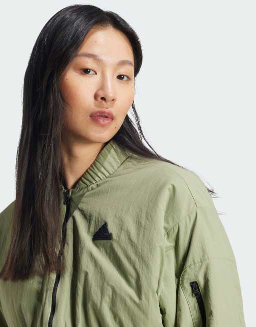 Chaqueta bomber verde acolchada City Escape de adidas Performance