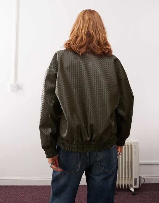 Chaqueta bomber verde botella con diseño entretejido de tejido efecto cuero exclusiva de Lioness, 3 de 4