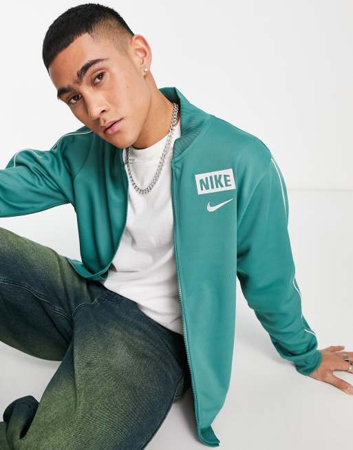 Chaqueta bomber verde retro de Nike ASOS