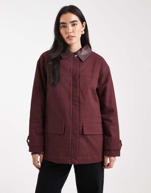 Chaqueta burdeos de estilo worker con detalle de solapas entretejidas de cuero sintético de 4th & Reckless, 2 de 4