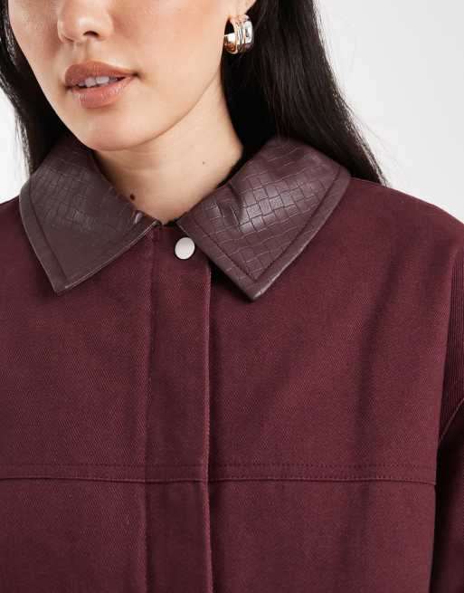Chaqueta burdeos de estilo worker con detalle de solapas entretejidas de cuero sintético de 4th & Reckless, 3 de 4