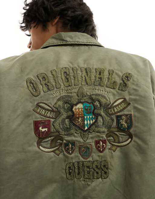 Chaqueta caqui con escudo de nailon de GUESS Originals, 3 de 4
