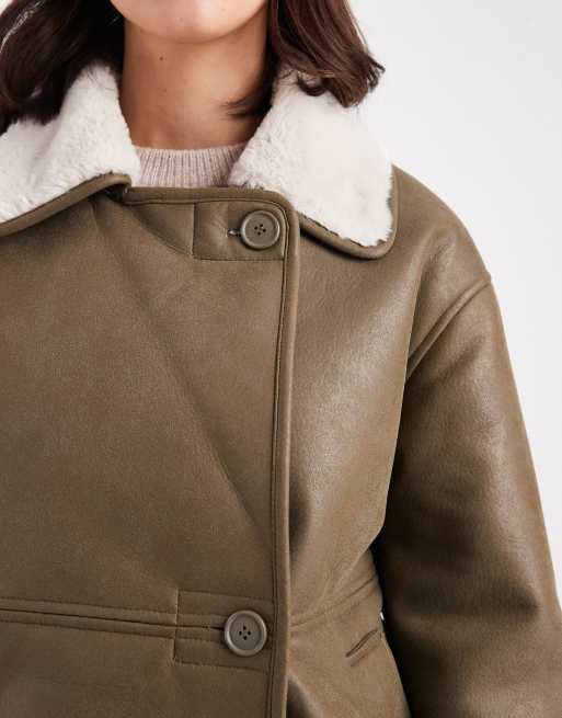 Chaqueta caqui de mezcla de piel sintética de New Look, 4 de 4