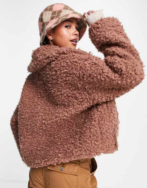 Chaqueta color castaño con cremallera de sherpa Maeve de UGG, 2 de 4
