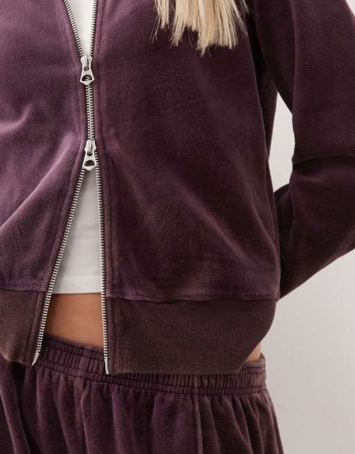 Chaqueta color ciruela oscuro con cremallera de terciopelo de Weekday (parte de un conjunto), 2 de 4