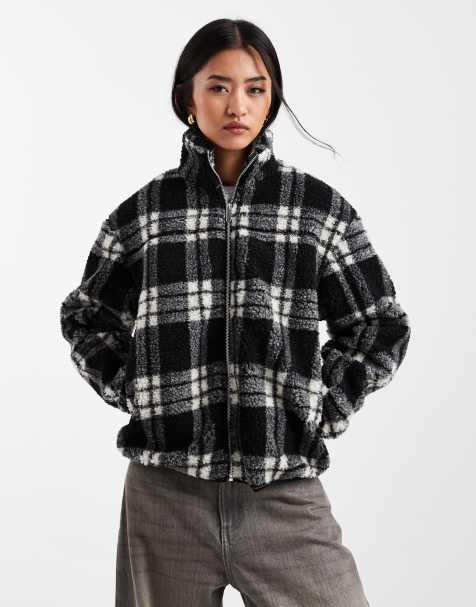 Chaqueta color crema a cuadros de borreguito de New Look - view 1