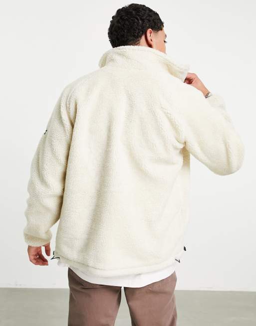 Chaqueta color crema con bolsillo en contraste de borreguito de Good For Nothing, 4 de 4