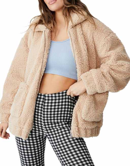Chaqueta color crema con cremallera de felpa tipo peluche de Cotton:On