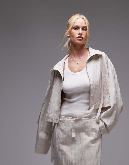 Chaqueta color marfil con cremallera de ramio texturizado de la colección cápsula de Mango