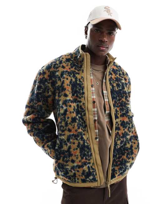 Chaqueta con cremallera y estampado de camuflaje de sherpa afelpada de Farah