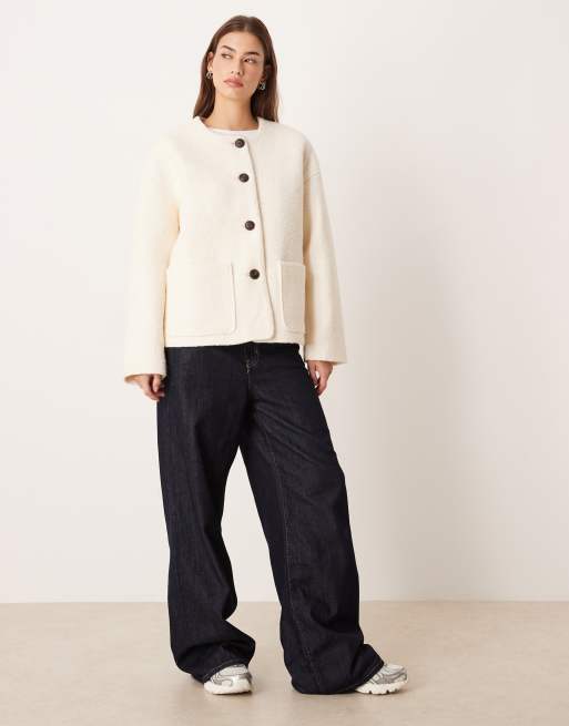 Chaqueta corta abotonada en la parte delantera de tejido texturizado premium de mezcla de lana AWARE, 4 de 4