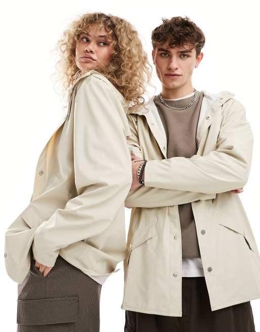 Chaqueta corta color arena impermeable unisex 12010 de Rains