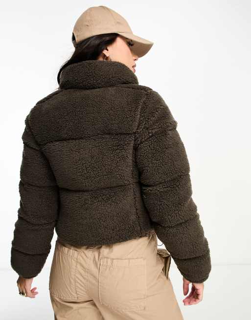 Chaqueta corta marrón de sherpa Puffect exclusiva en ASOS de Columbia , 2 de 4