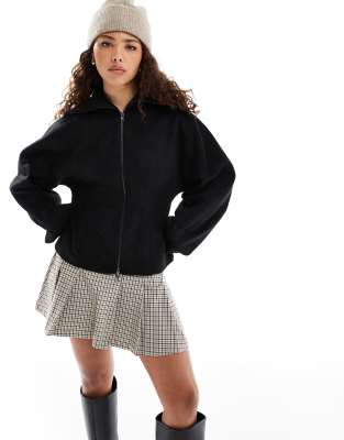 Chaqueta corta negra con cintura entallada y mangas voluminosas de ASOS DESIGN - view 1