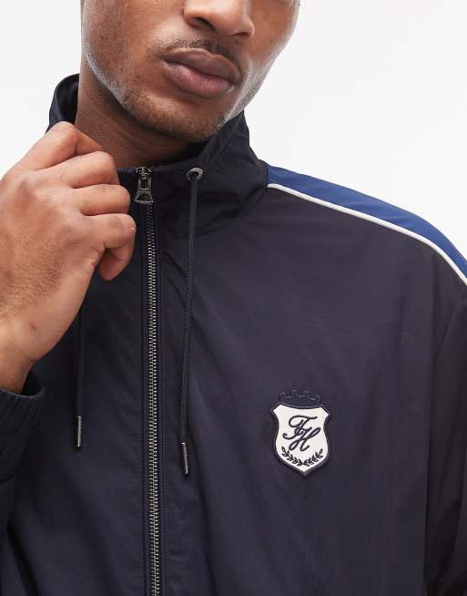 Chaqueta cortavientos azul marino con cuello de solapas subido de Tommy Hilfiger, 5 de 5